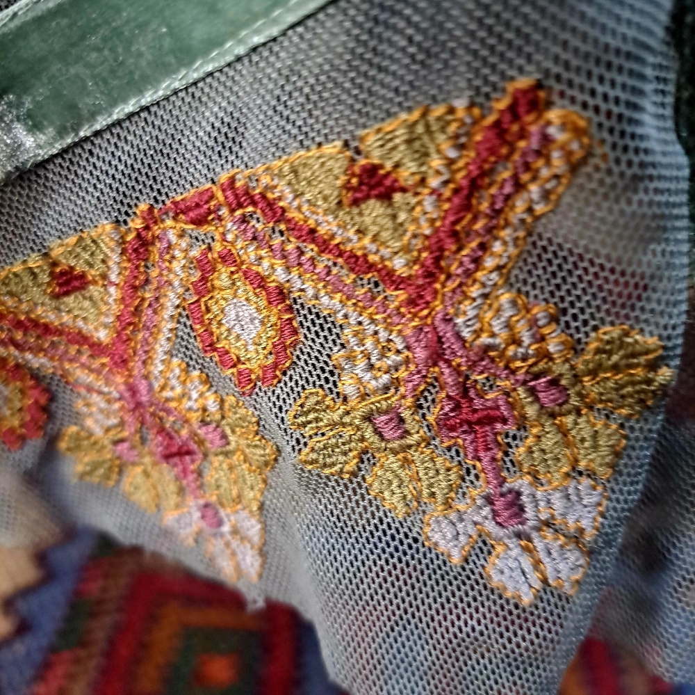 AzelHazel Embroidered Top - Picture 5 of 8